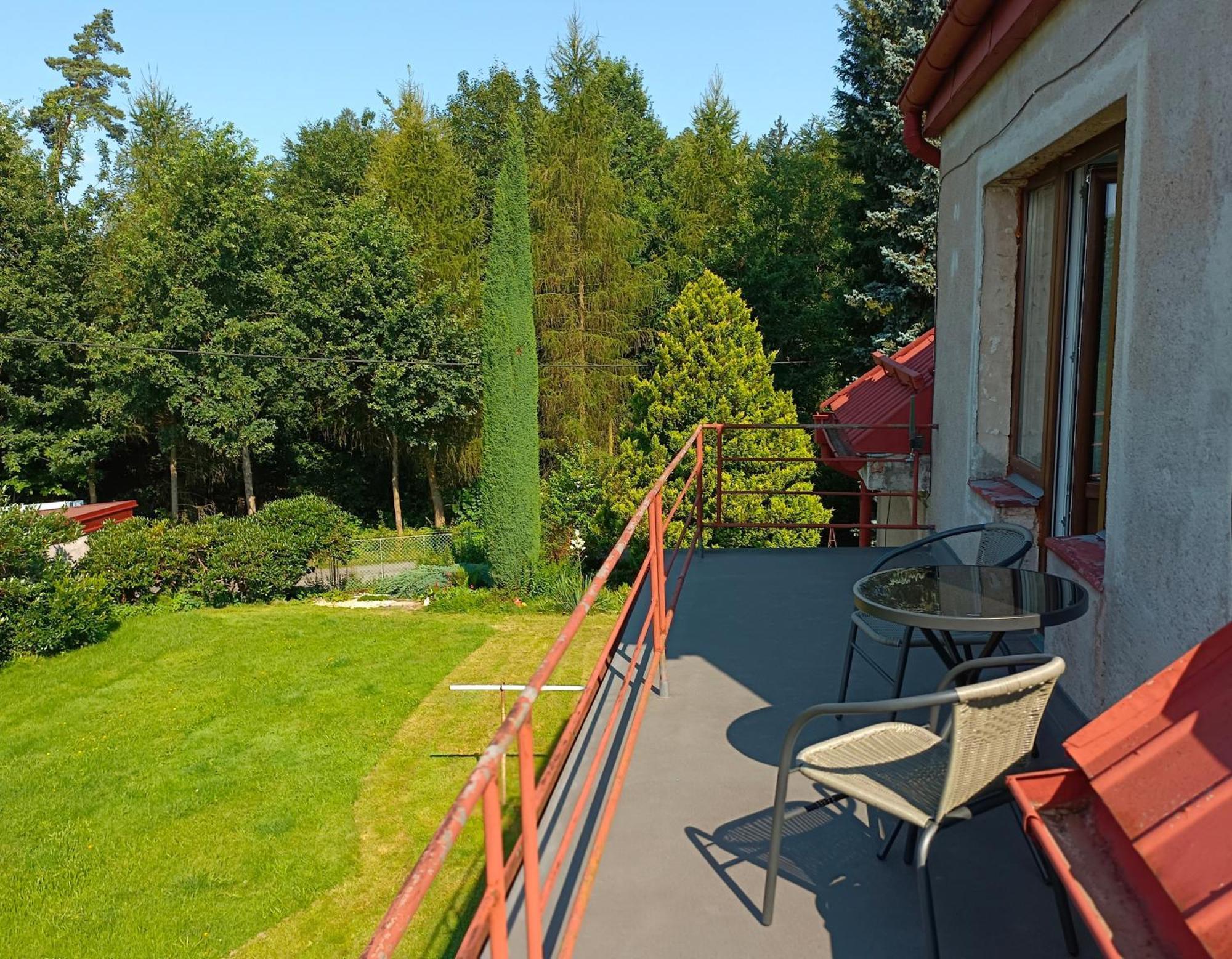 Apartman Za Lesem Červený Kostelec Dış mekan fotoğraf